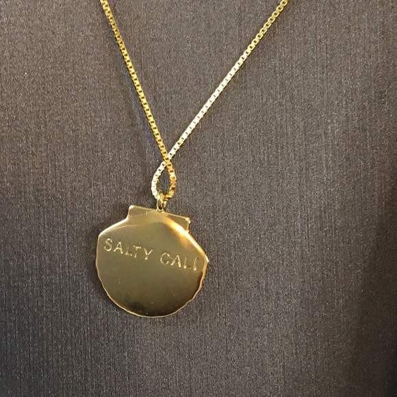 The Salty Shell Necklace - Picture 3 of 4